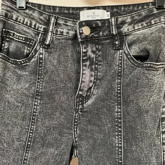 Women's Black Cargo Jeans - Picture 4 of 8